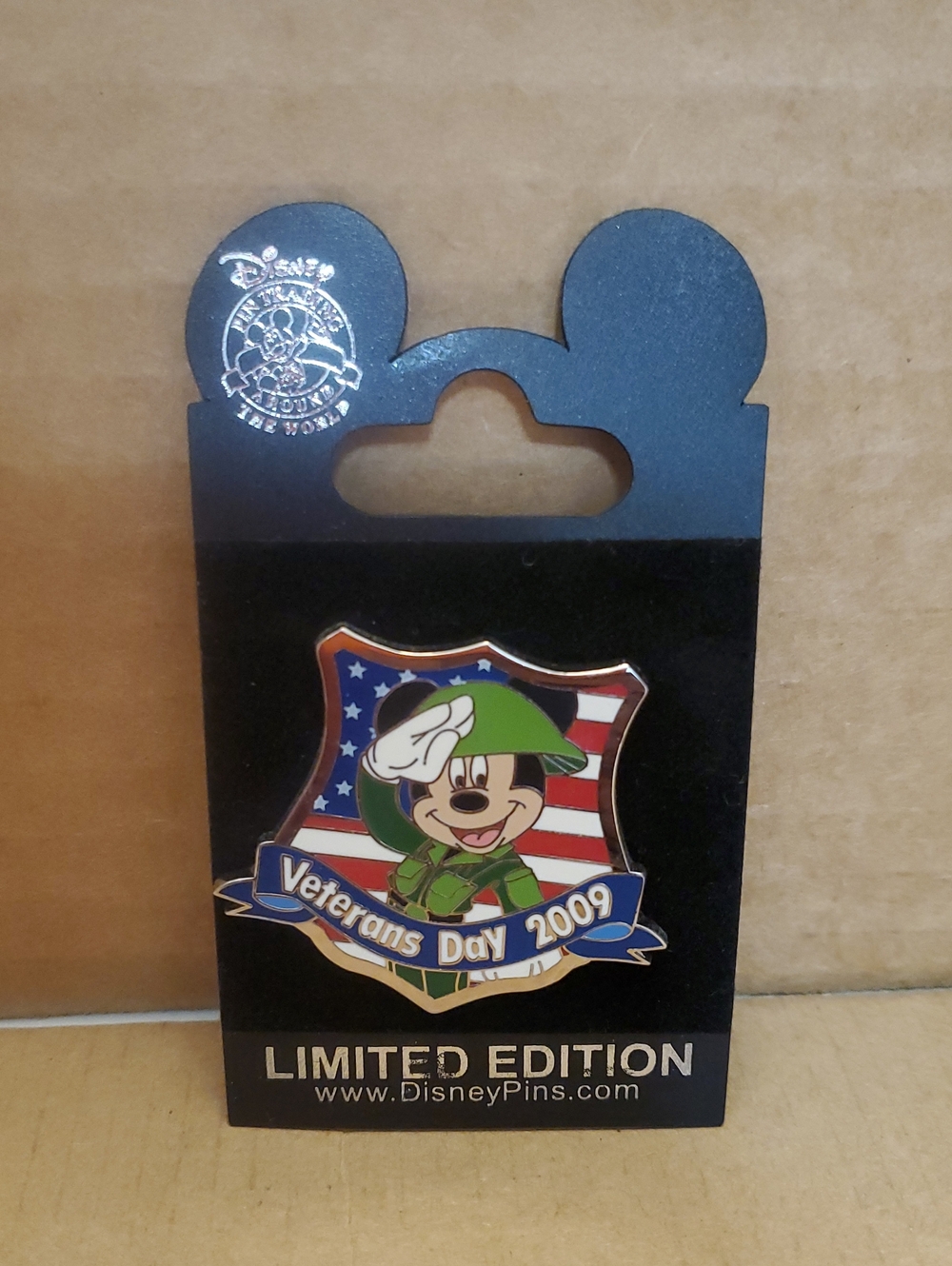 Walt Disney World "Veteran's Day 2009" Mickey Mouse Saluting" limited-edition